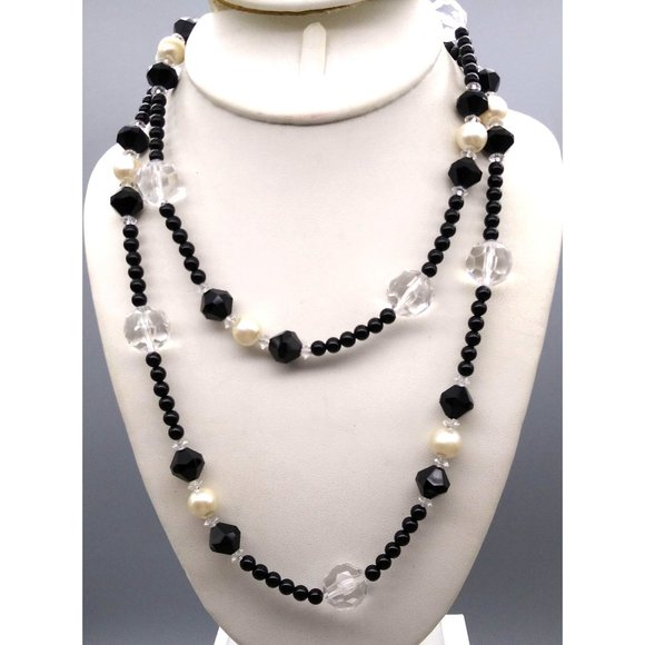 Avon Fabulous Facets Beaded Necklace, Faceted Black and Clear Acrylic Beads - Picture 4 of 5
